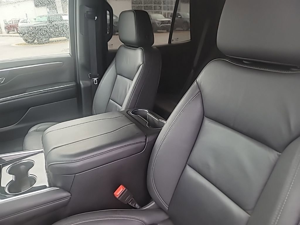 Used 2025 Chevrolet Tahoe Z71 image 10