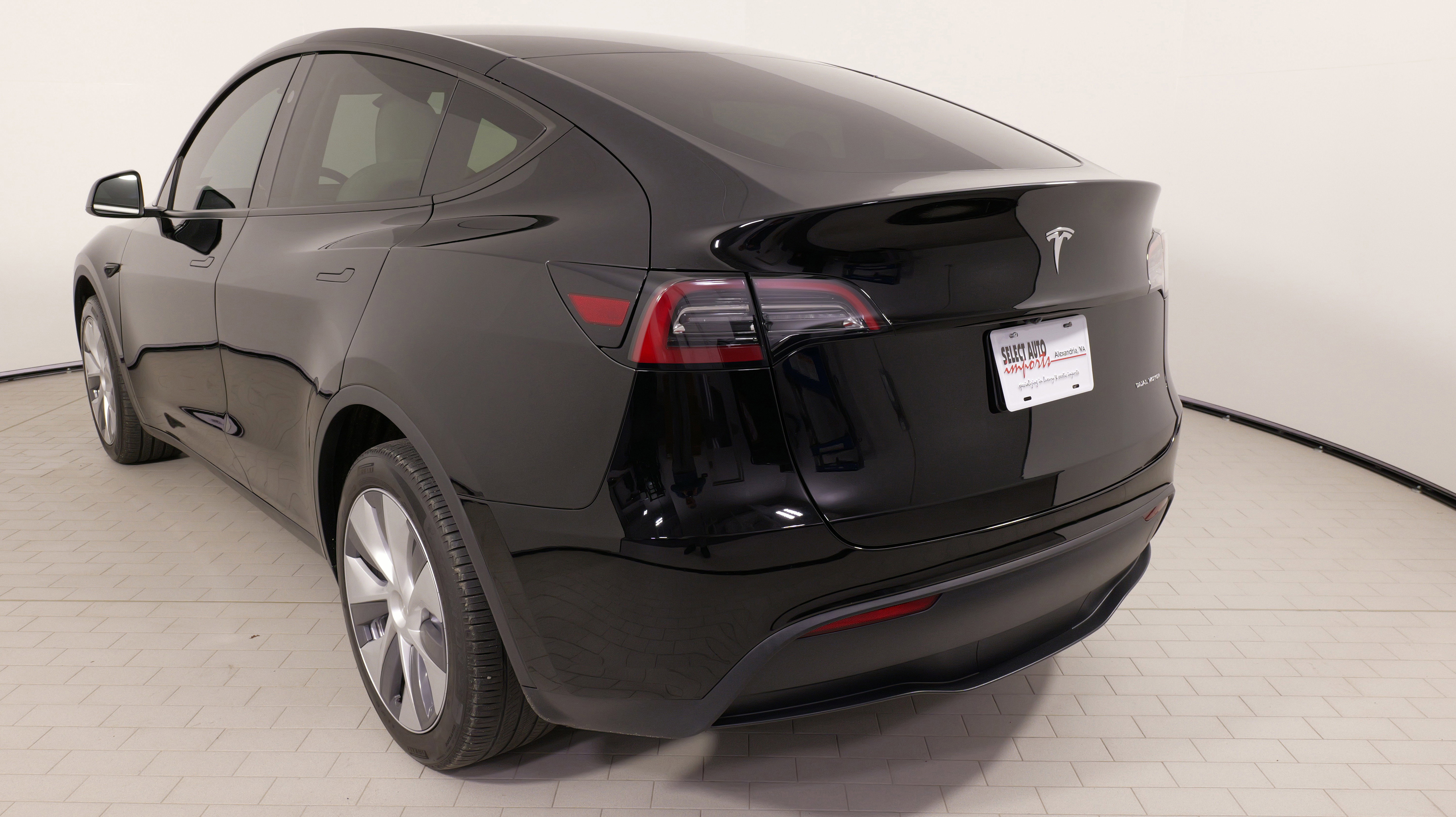 Used 2024 Tesla Model Y Long Range image 11