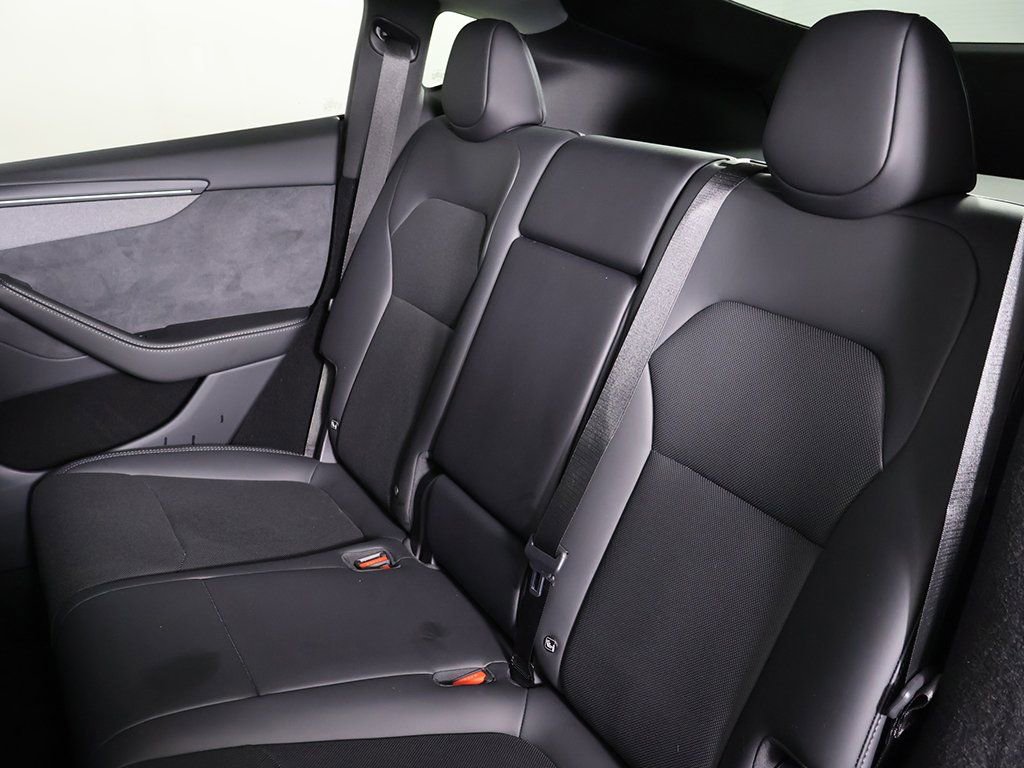 Used 2026 Tesla Model Y Long Range image 34
