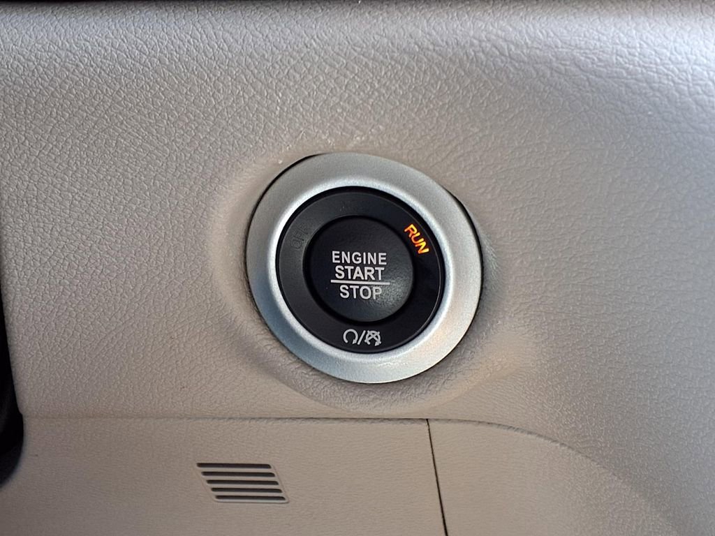 Used 2024 Chrysler Voyager LX image 16