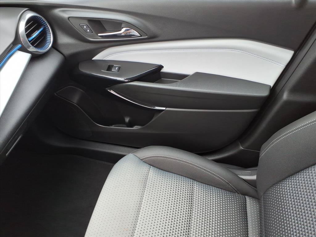 Used 2026 Chevrolet Trax LT w/ Driver Confidence Package FWD image 35