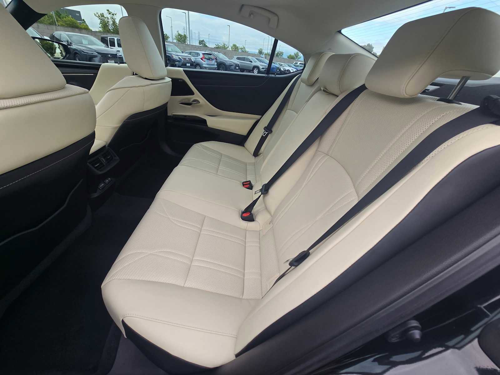 Certified 2022 Lexus ES 350 w/ Accessory Package 2 FWD image 17