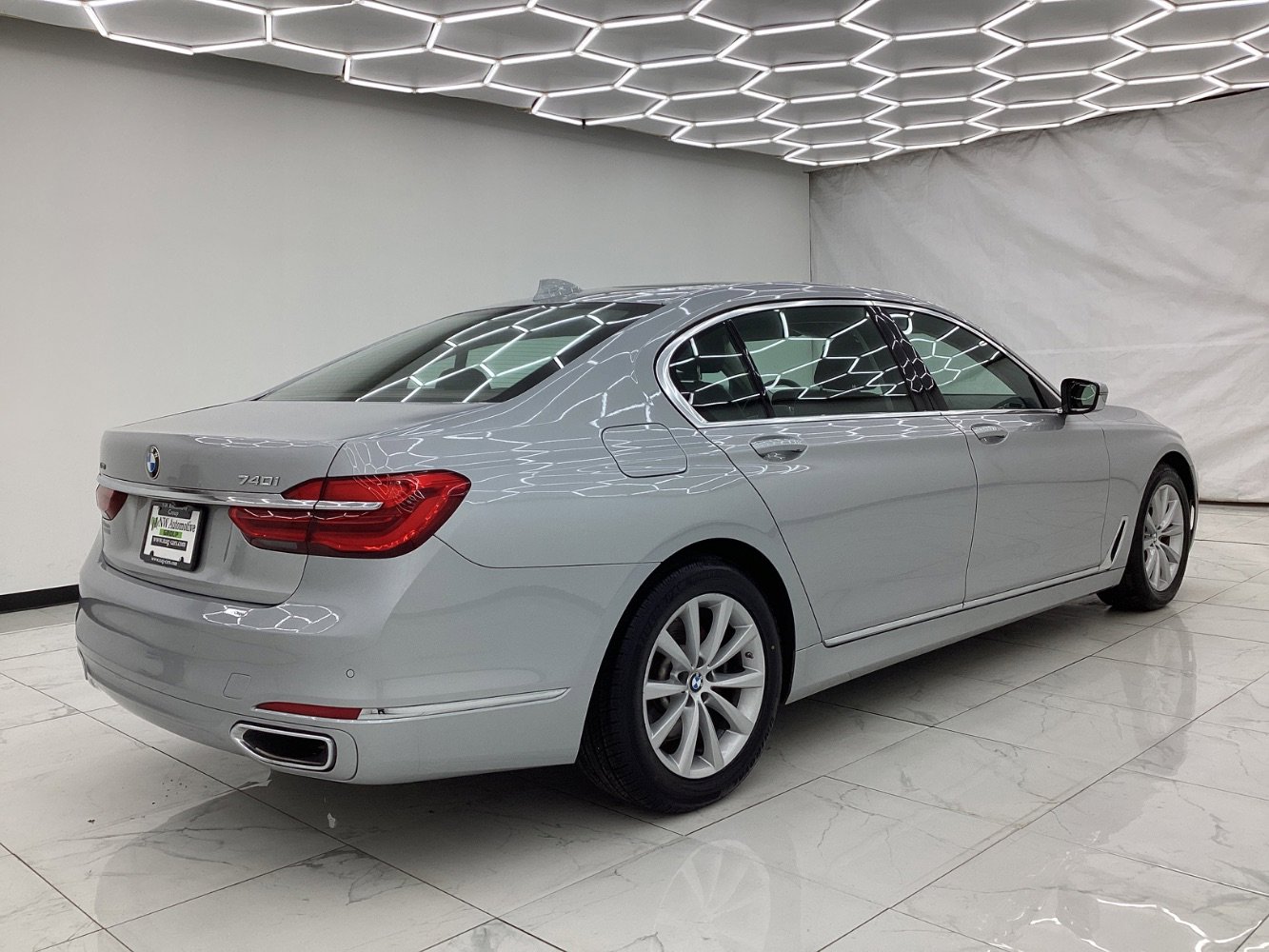 Used 2019 BMW 740i xDrive image 11