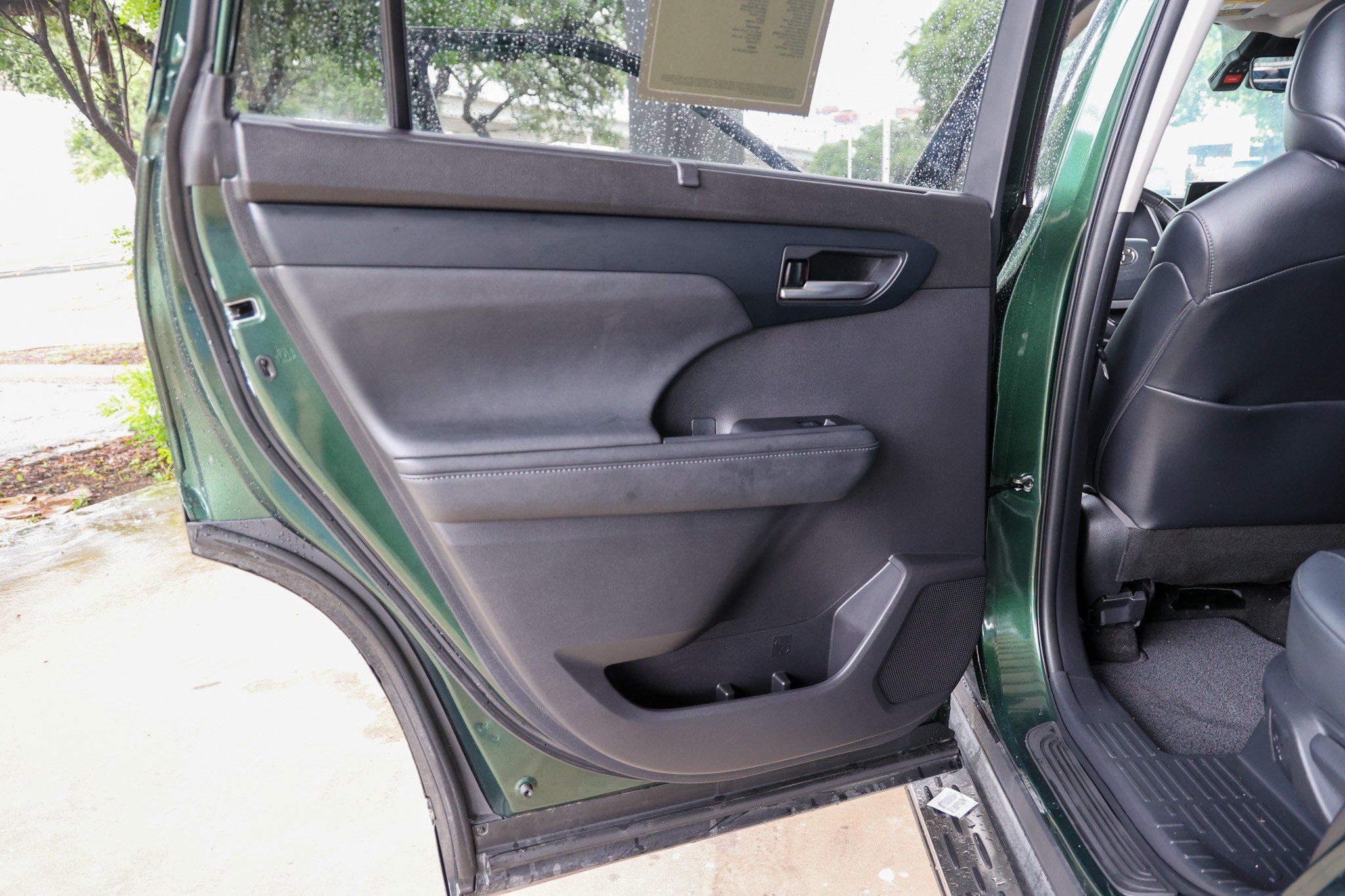 Used 2023 Toyota Highlander XLE FWD image 52