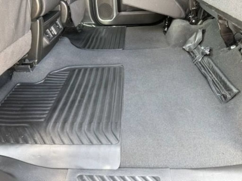 Used 2025 Chevrolet Silverado 1500 LT AWD/4WD image 31