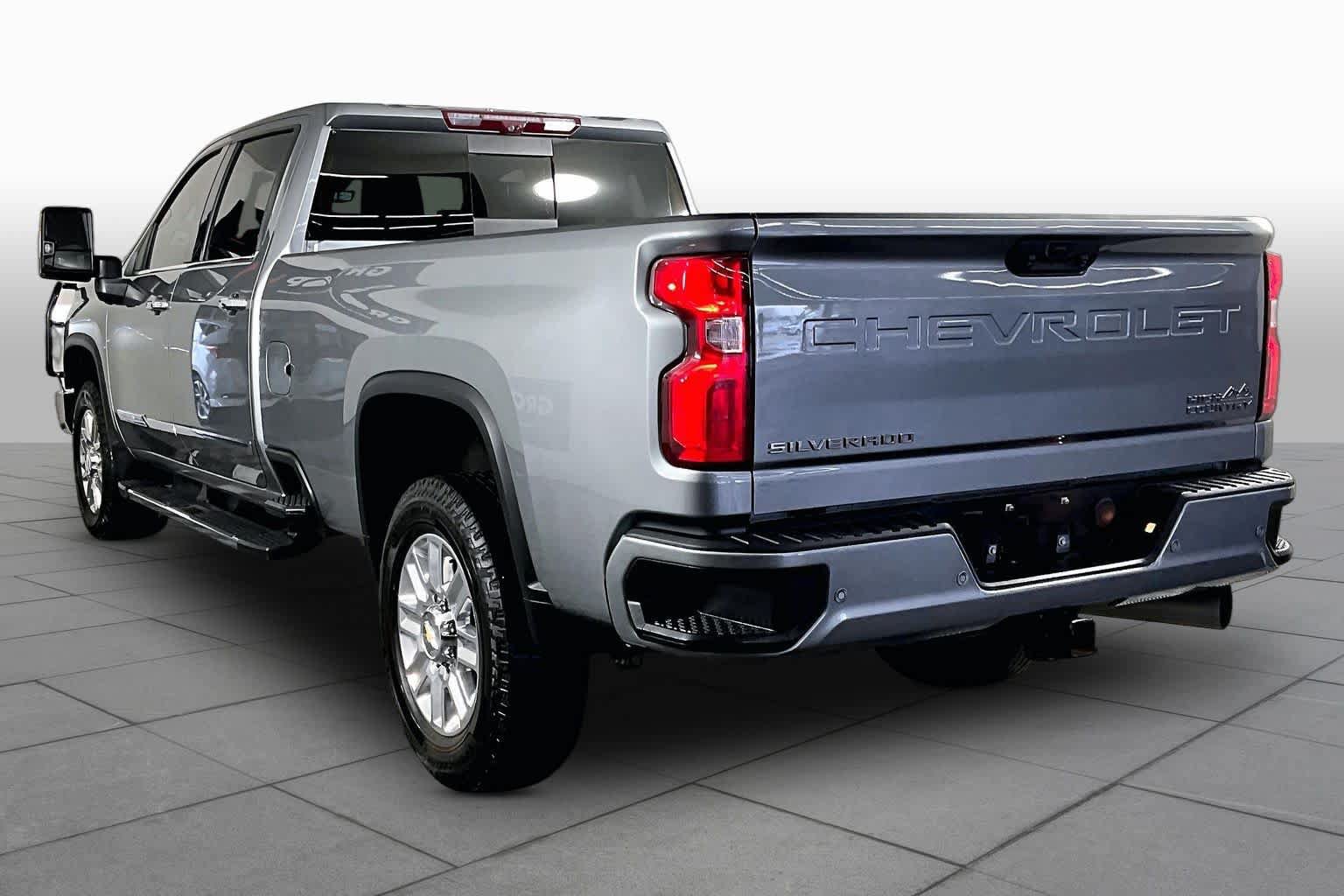 Used 2024 Chevrolet Silverado 2500 High Country w/ Technology Package AWD/4WD image 12