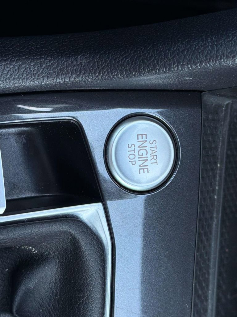 Used 2023 Volkswagen Tiguan SE R-Line image 19