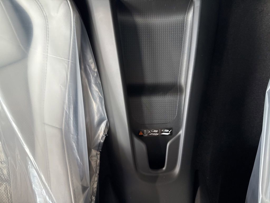 New 2025 Chevrolet Corvette E-Ray image 28