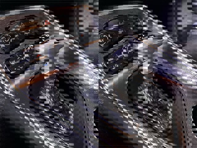 Used 2017 Dodge Challenger GT w/ Technology Group image 16