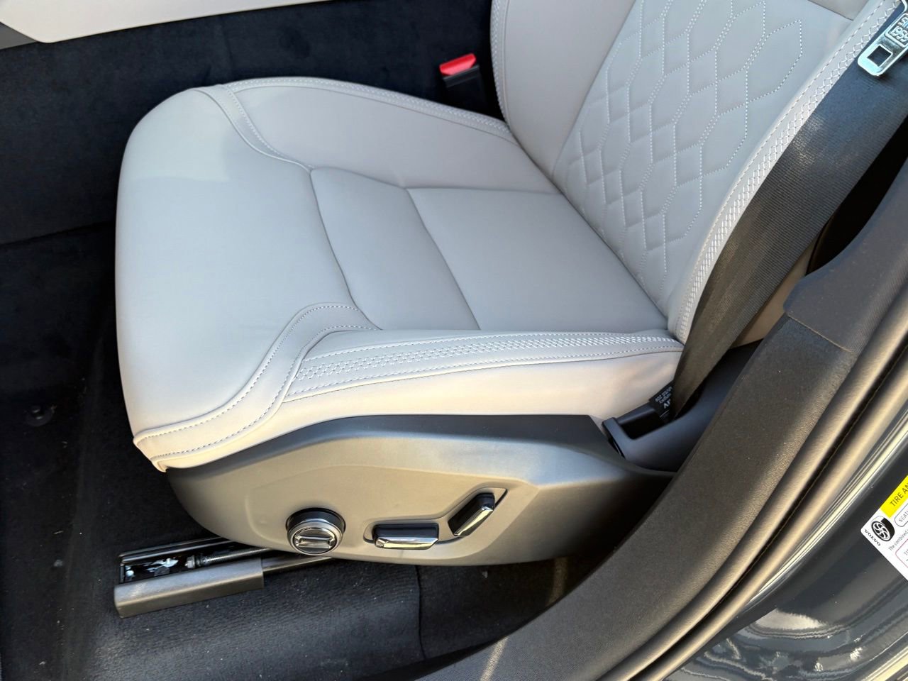 New 2026 Volvo XC90 B5 Core w/ Protection Package Premier image 21