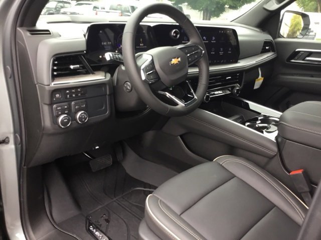 New 2025 Chevrolet Suburban Premier image 12