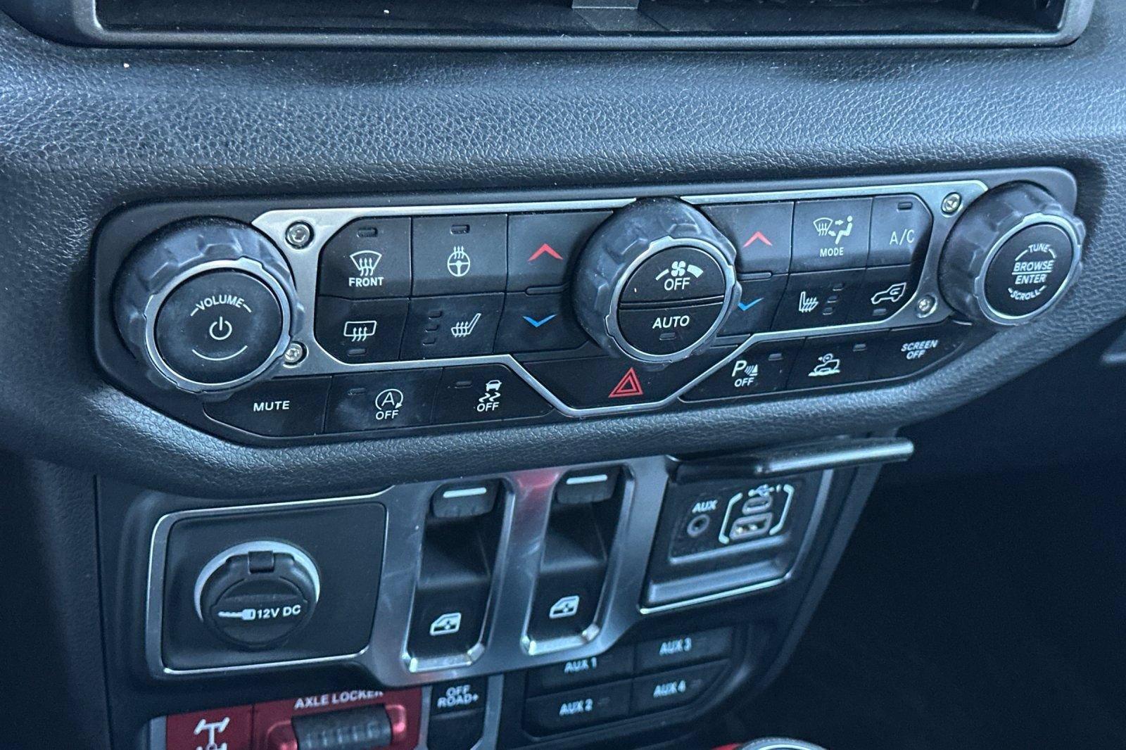 Used 2024 Jeep Wrangler Sport AWD/4WD image 18