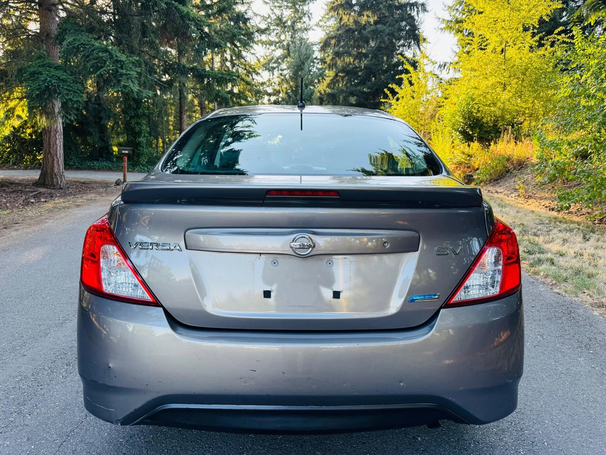 Used 2015 Nissan Versa SV image 4