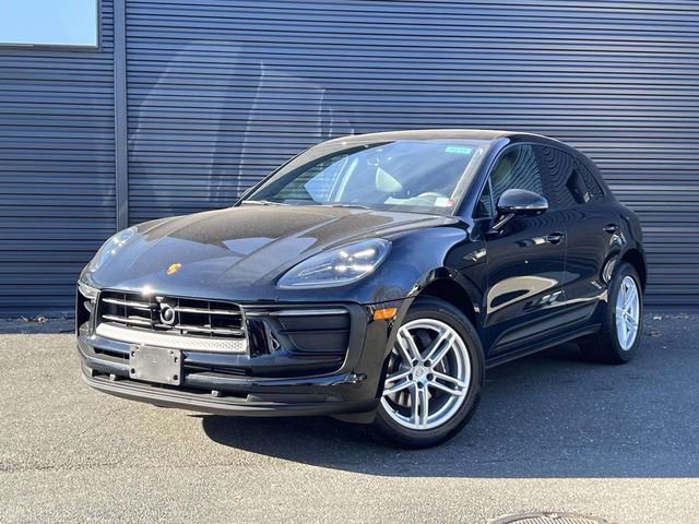 Certified 2023 Porsche Macan AWD/4WD image 1