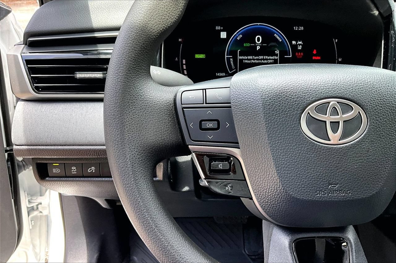 Used 2025 Toyota Camry LE FWD image 10