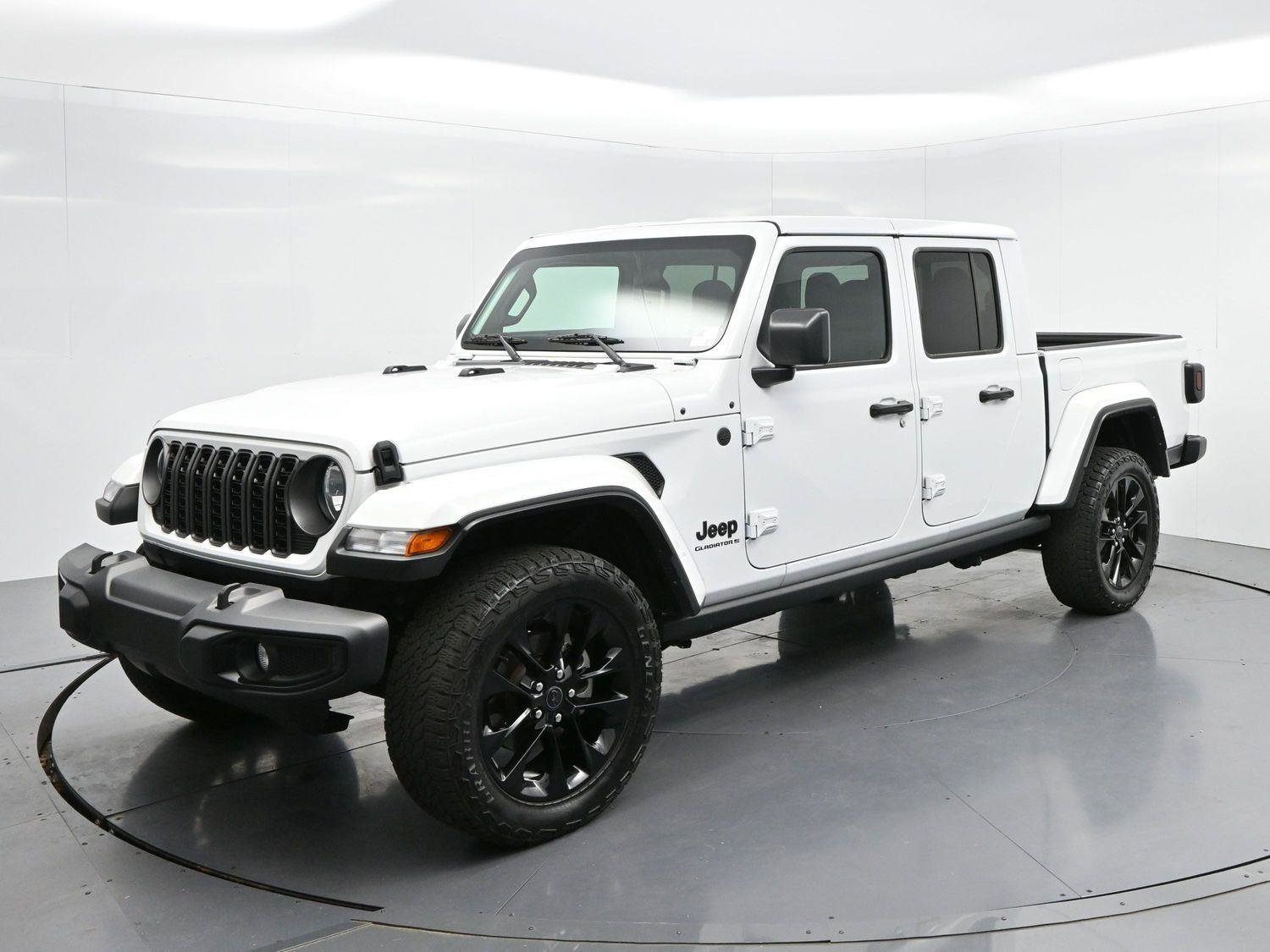 Used 2024 Jeep Gladiator Sport AWD/4WD image 3