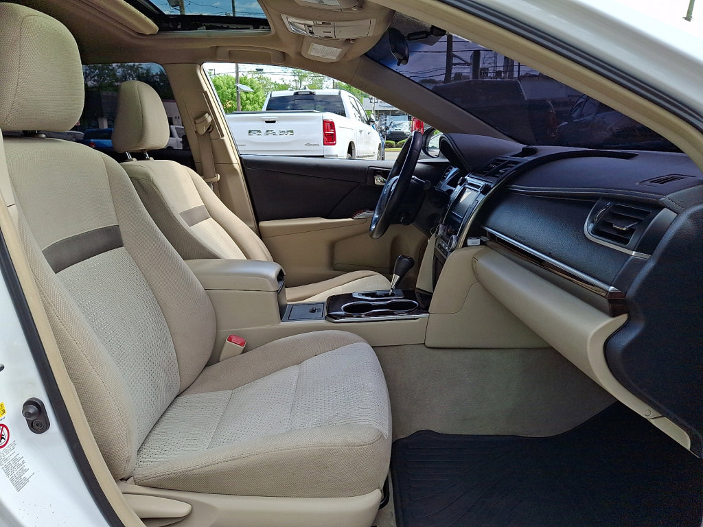 Used 2013 Toyota Camry XLE w/ Preferred Accessory Pkg FWD image 10