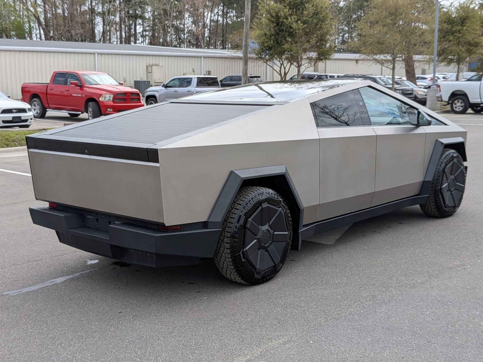 Used 2024 Tesla Cybertruck AWD Crew Cab image 3
