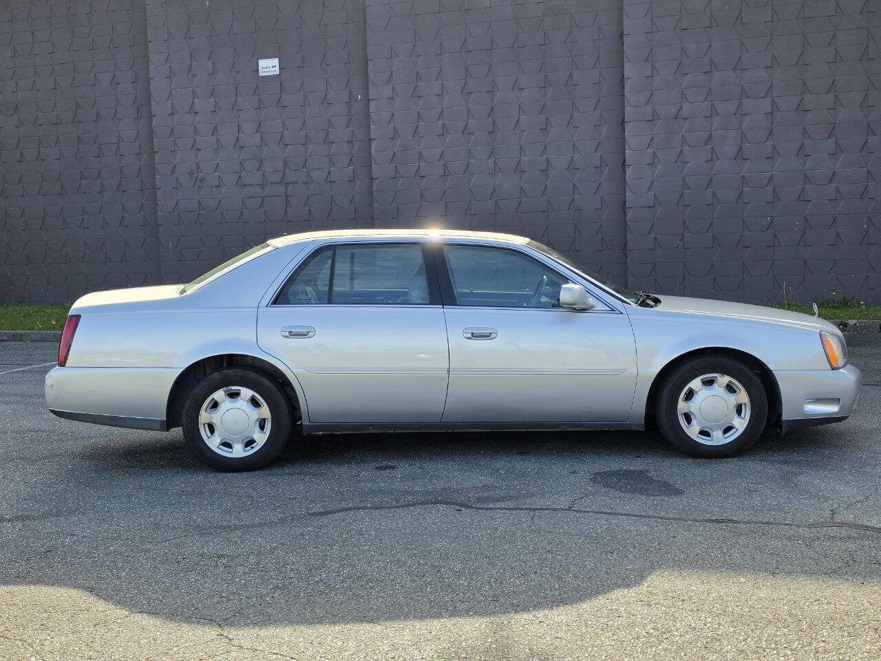 Used 2000 Cadillac De Ville FWD image 4