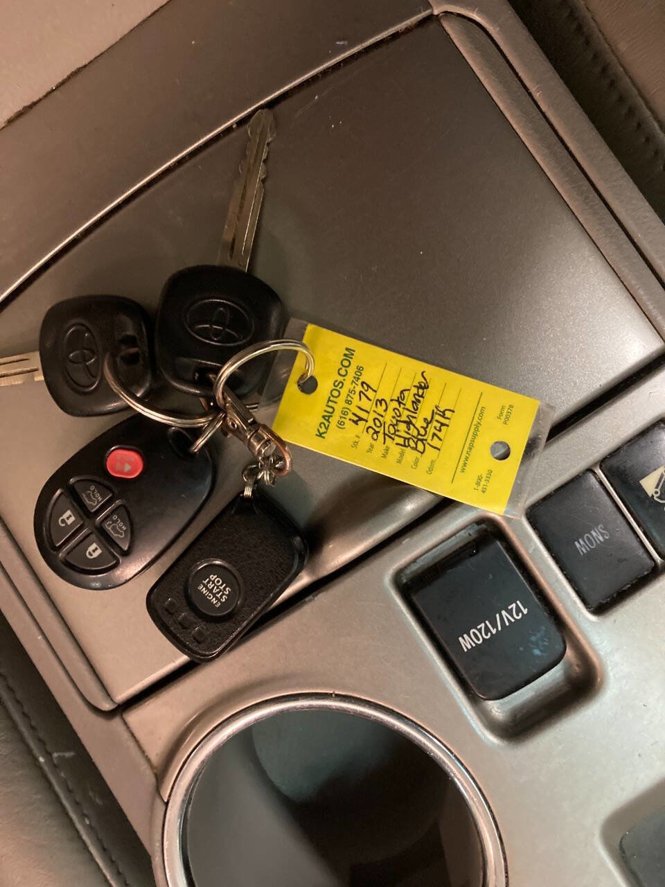 Used 2013 Toyota Highlander SE image 12