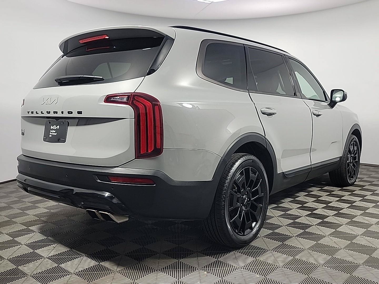 Certified 2022 Kia Telluride EX w/ EX Premium Package AWD/4WD image 3