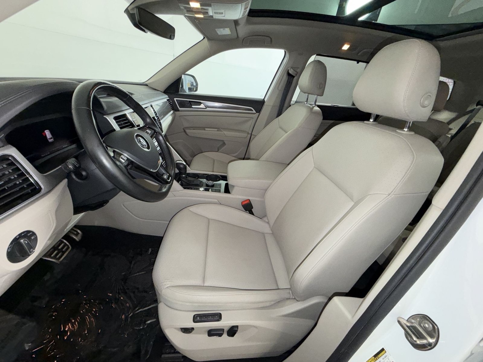 Used 2019 Volkswagen Atlas SEL R-Line AWD/4WD image 13