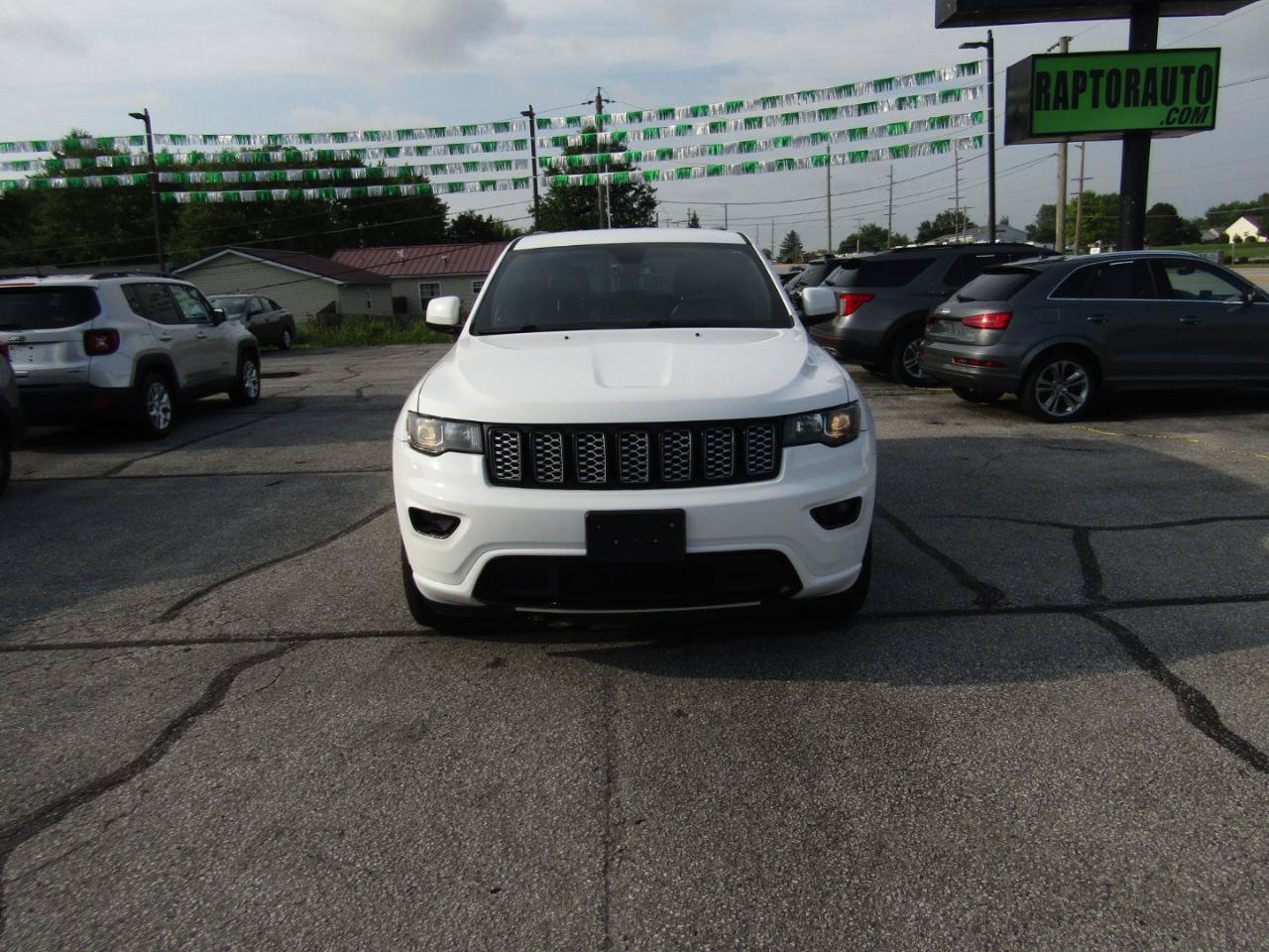 Used 2017 Jeep Grand Cherokee Altitude AWD/4WD image 2