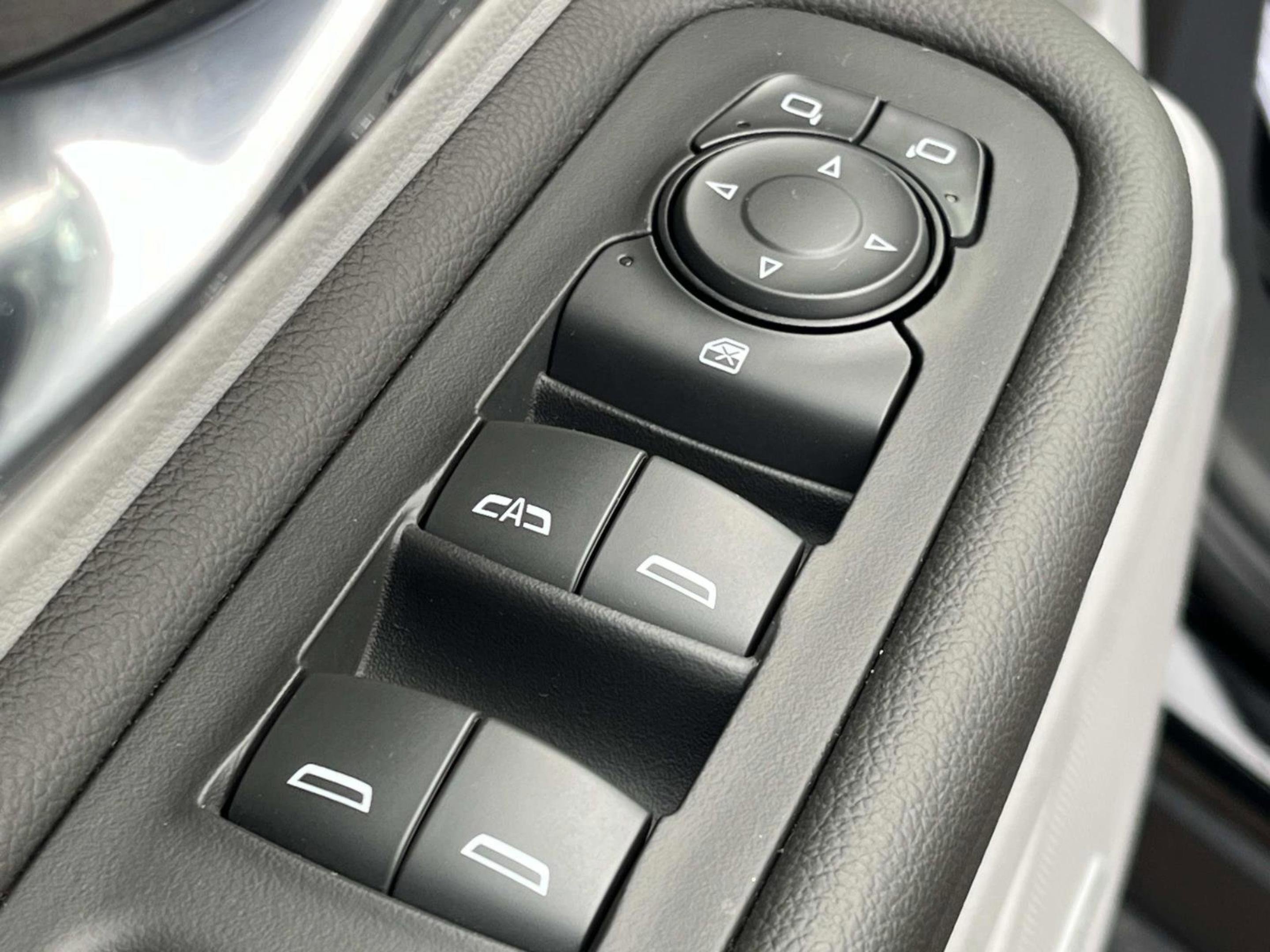 Used 2023 GMC Terrain SLT w/ Infotainment Package II image 30