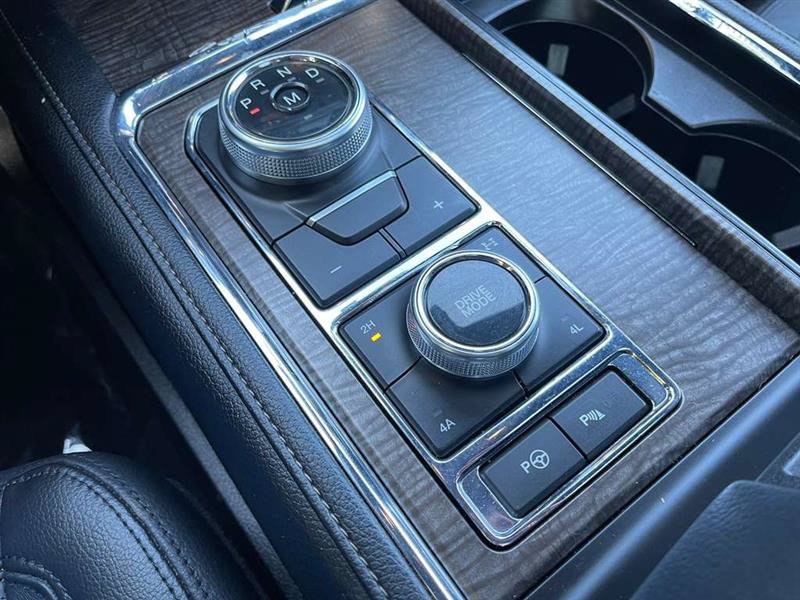 Used 2018 Ford Expedition Limited w/ Equipment Group 302A AWD/4WD image 35