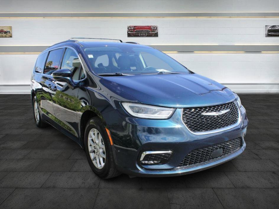 Used 2022 Chrysler Pacifica Touring-L image 2