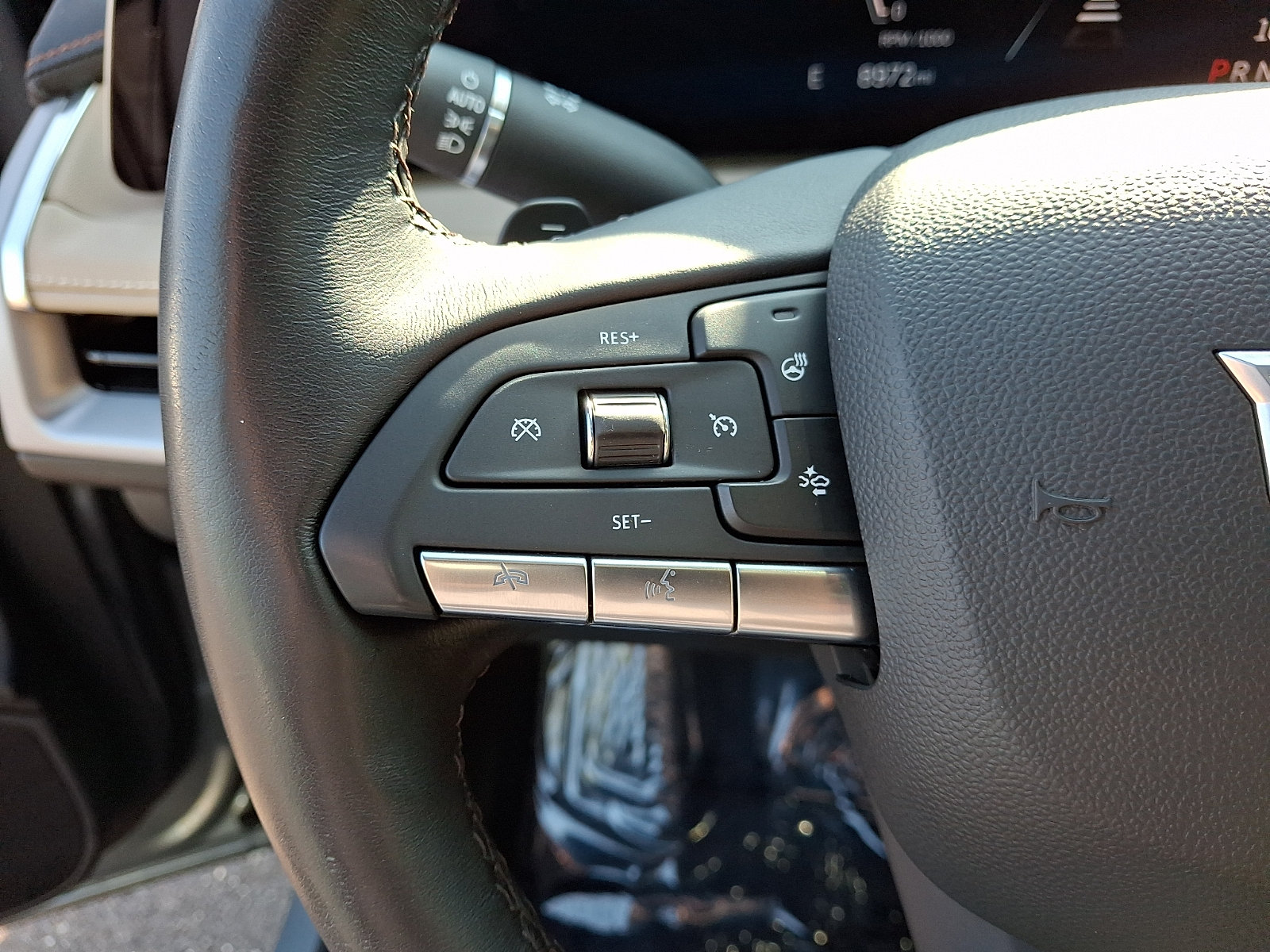 Used 2024 Cadillac XT4 Luxury w/ Cold Weather Package AWD/4WD image 21