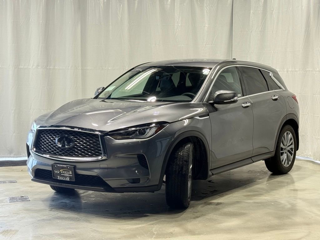 Certified 2025 INFINITI QX50 Pure image 3