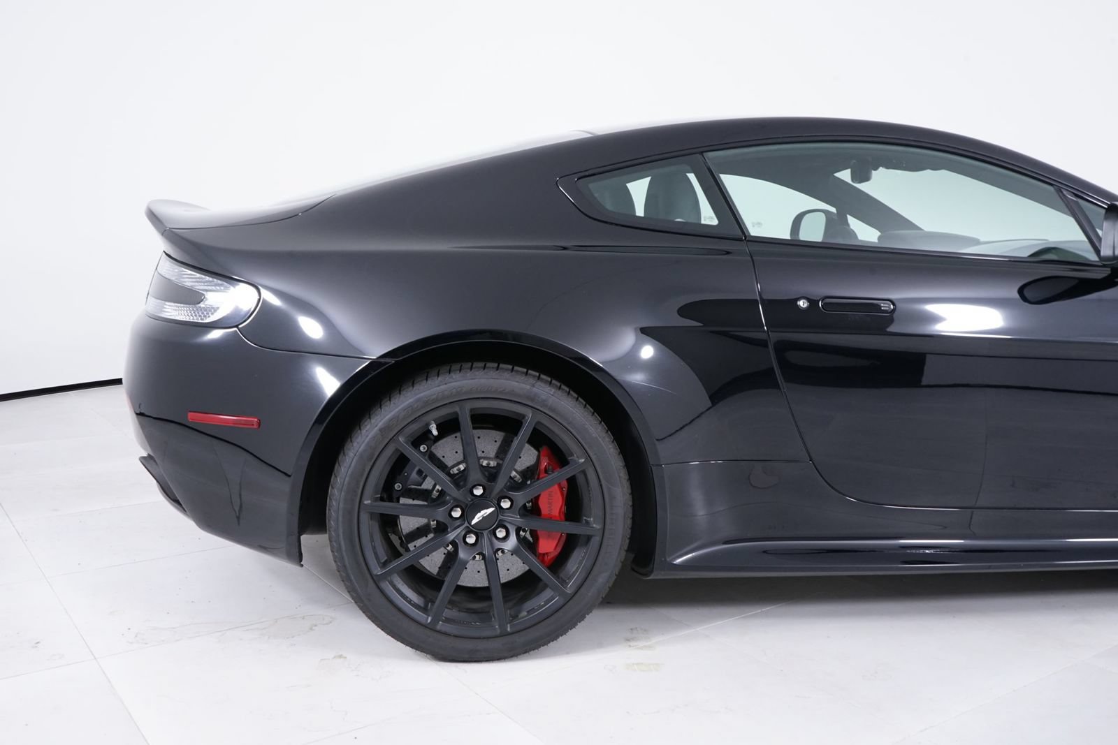 Used 2015 Aston Martin V12 Vantage S RWD image 13
