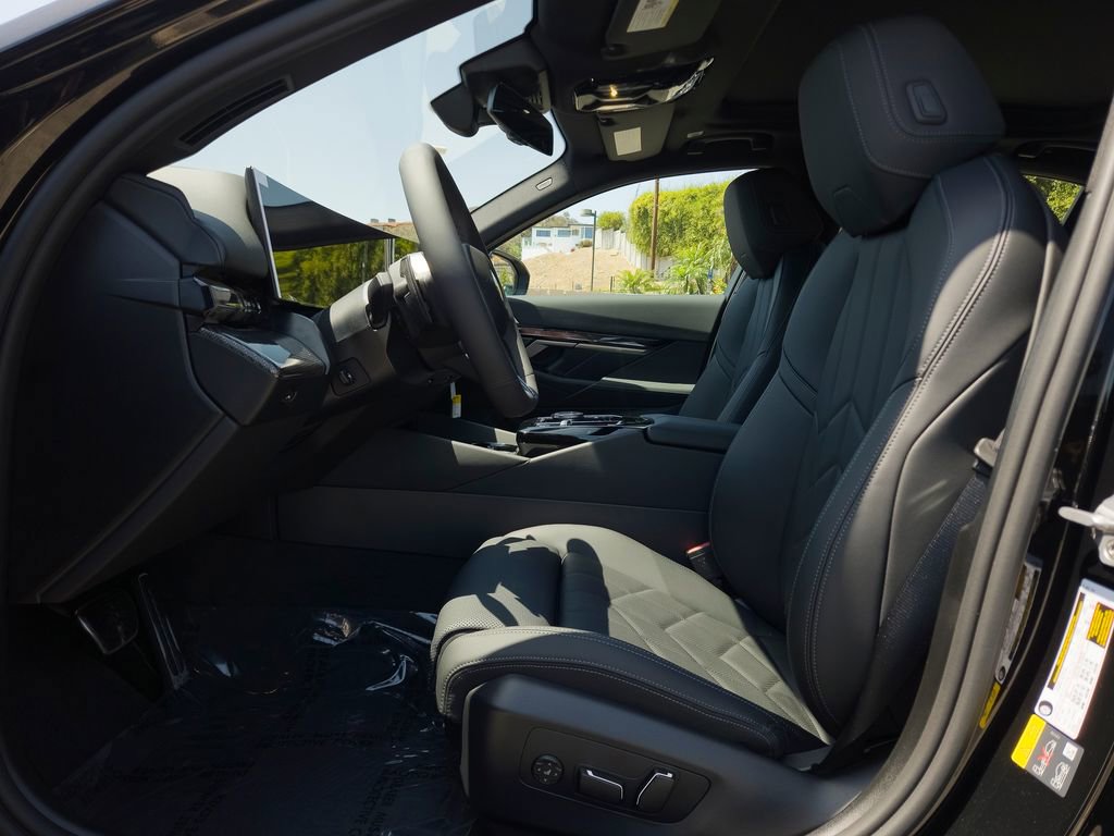 New 2026 BMW 550e xDrive AWD/4WD image 8