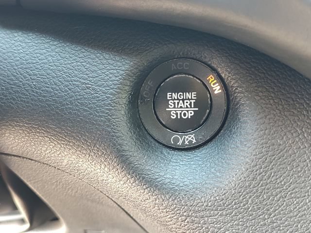 Used 2017 Jeep Cherokee Overland w/ Technology Group AWD/4WD image 20