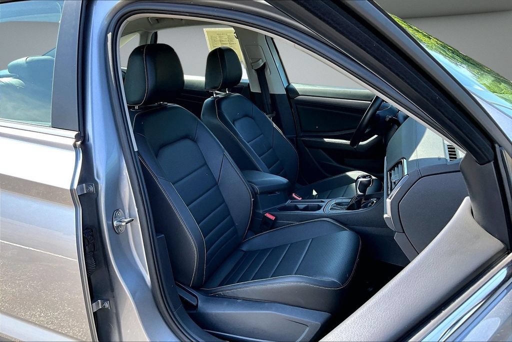 Used 2024 Volkswagen Jetta SE FWD image 29