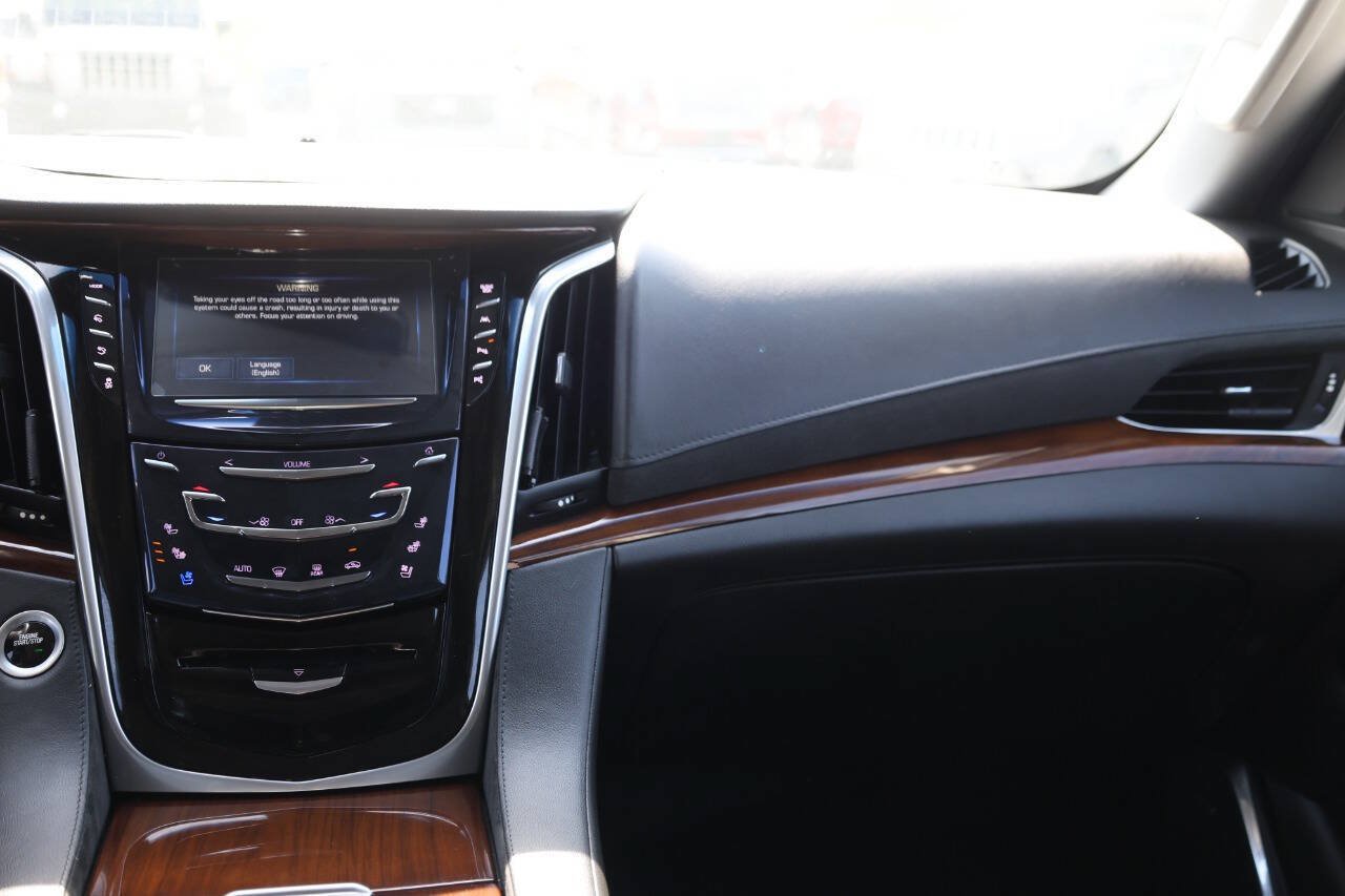 Used 2019 Cadillac Escalade Premium Luxury w/ LPO, Radiant Package AWD/4WD image 25