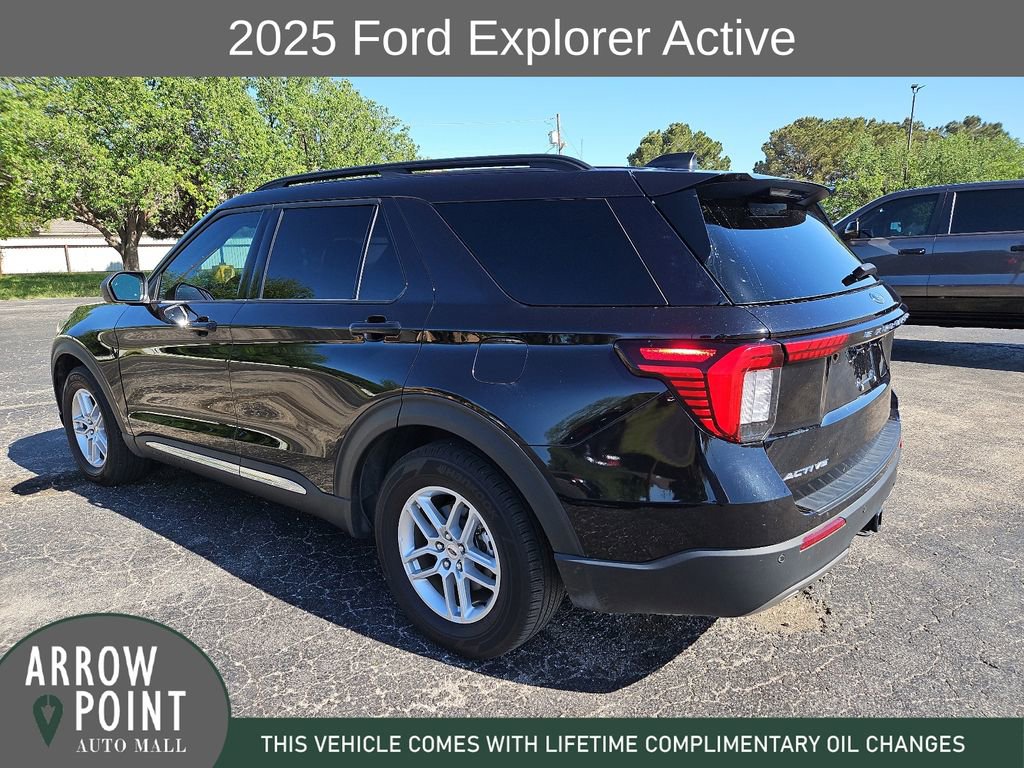 Used 2025 Ford Explorer Active w/ Active Comfort Package RWD image 8