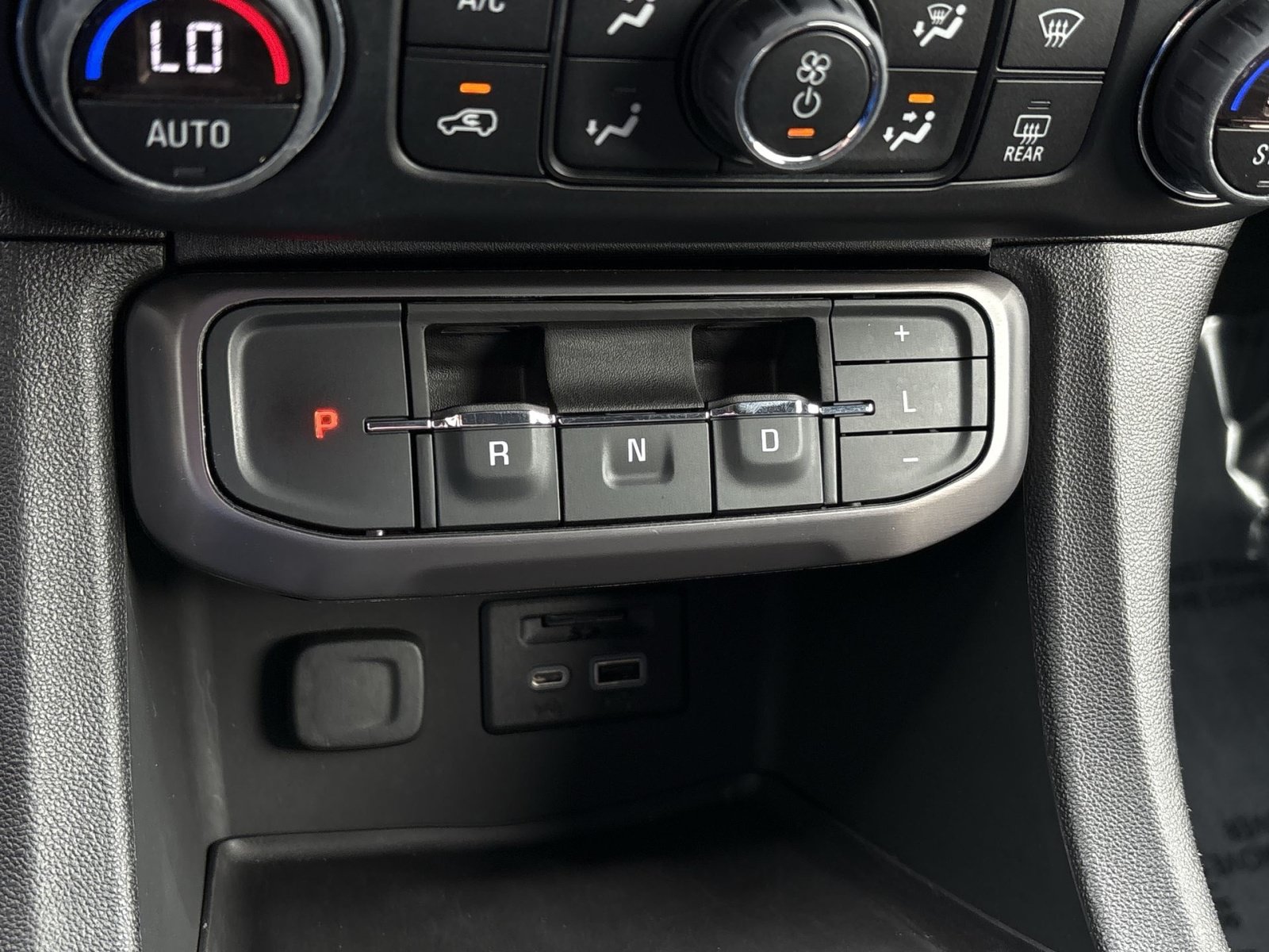 Used 2023 GMC Acadia AT4 w/ Technology Package AWD/4WD image 19