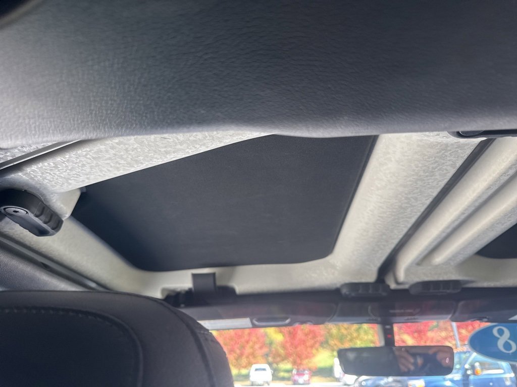 Used 2018 Jeep Wrangler Unlimited Sahara image 37