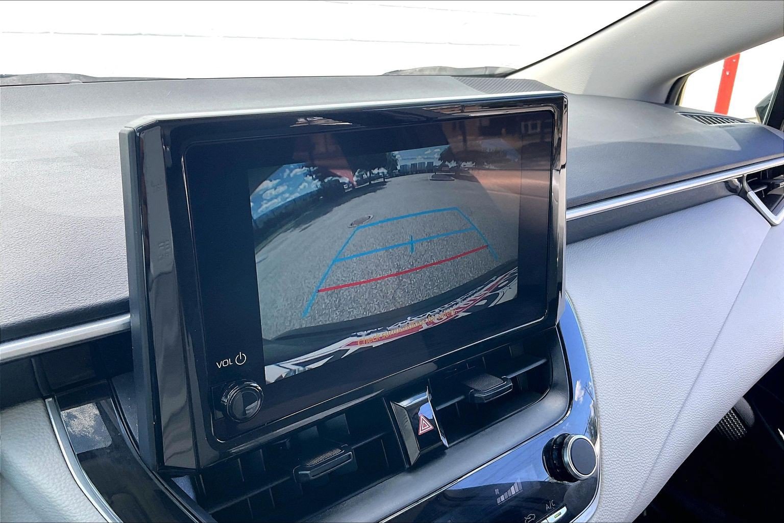 Used 2025 Toyota Corolla LE FWD image 26