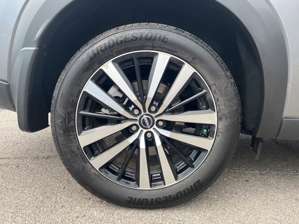 Used 2025 Nissan Pathfinder Platinum w/ Cargo Package image 16