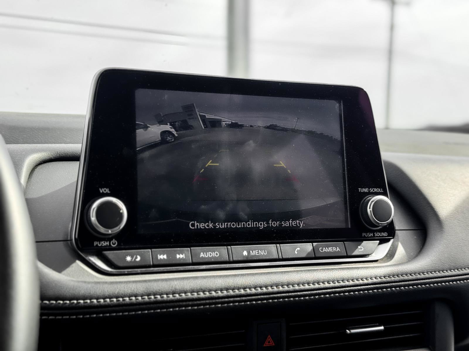 Used 2025 Nissan Rogue SV FWD image 18