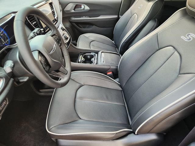 New 2026 Chrysler Pacifica Limited FWD image 9