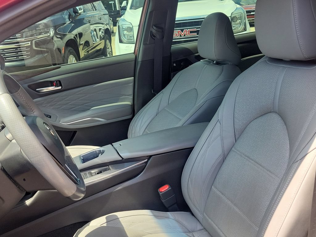 Used 2021 Toyota Avalon Limited w/ Advanced Safety Package FWD image 13