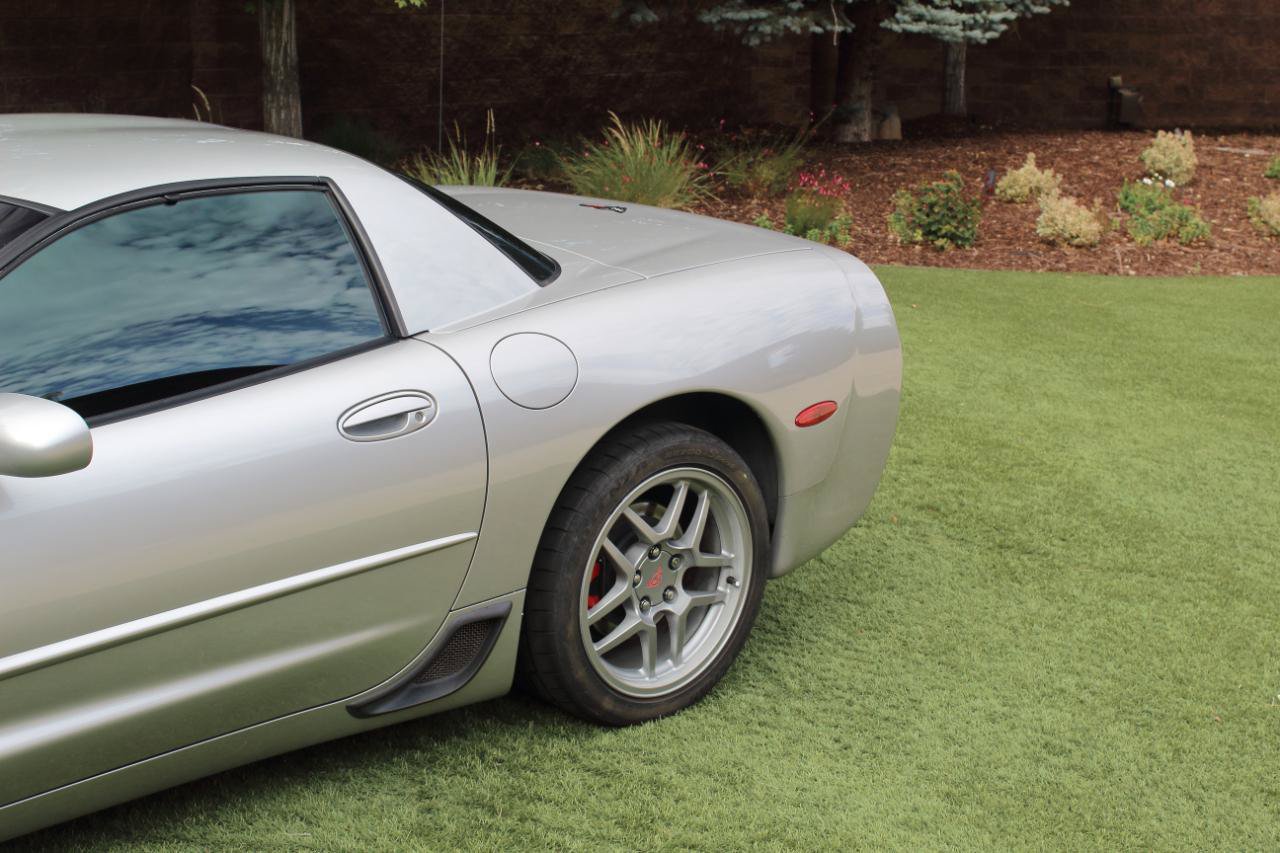 Used 2004 Chevrolet Corvette Z06 w/ Memory Package RWD image 25
