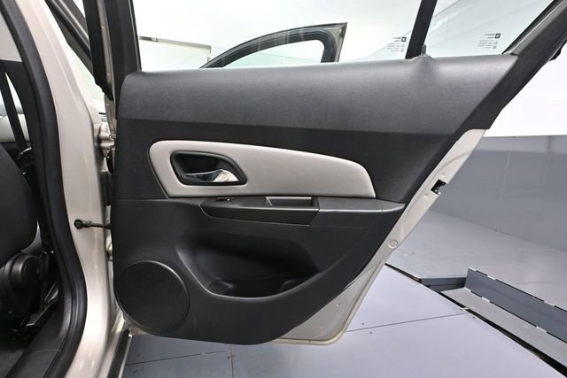 Used 2013 Chevrolet Cruze LS FWD image 35