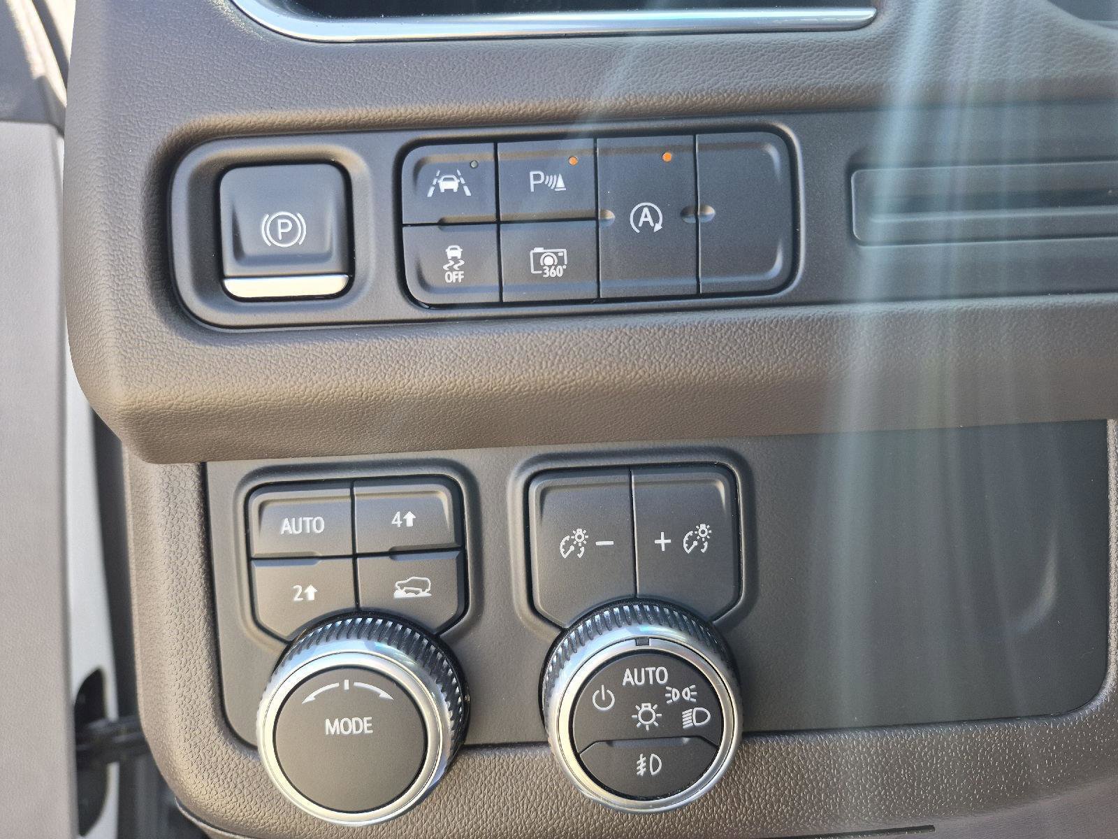 Used 2023 GMC Yukon XL SLT w/ SLT Premium Package image 6