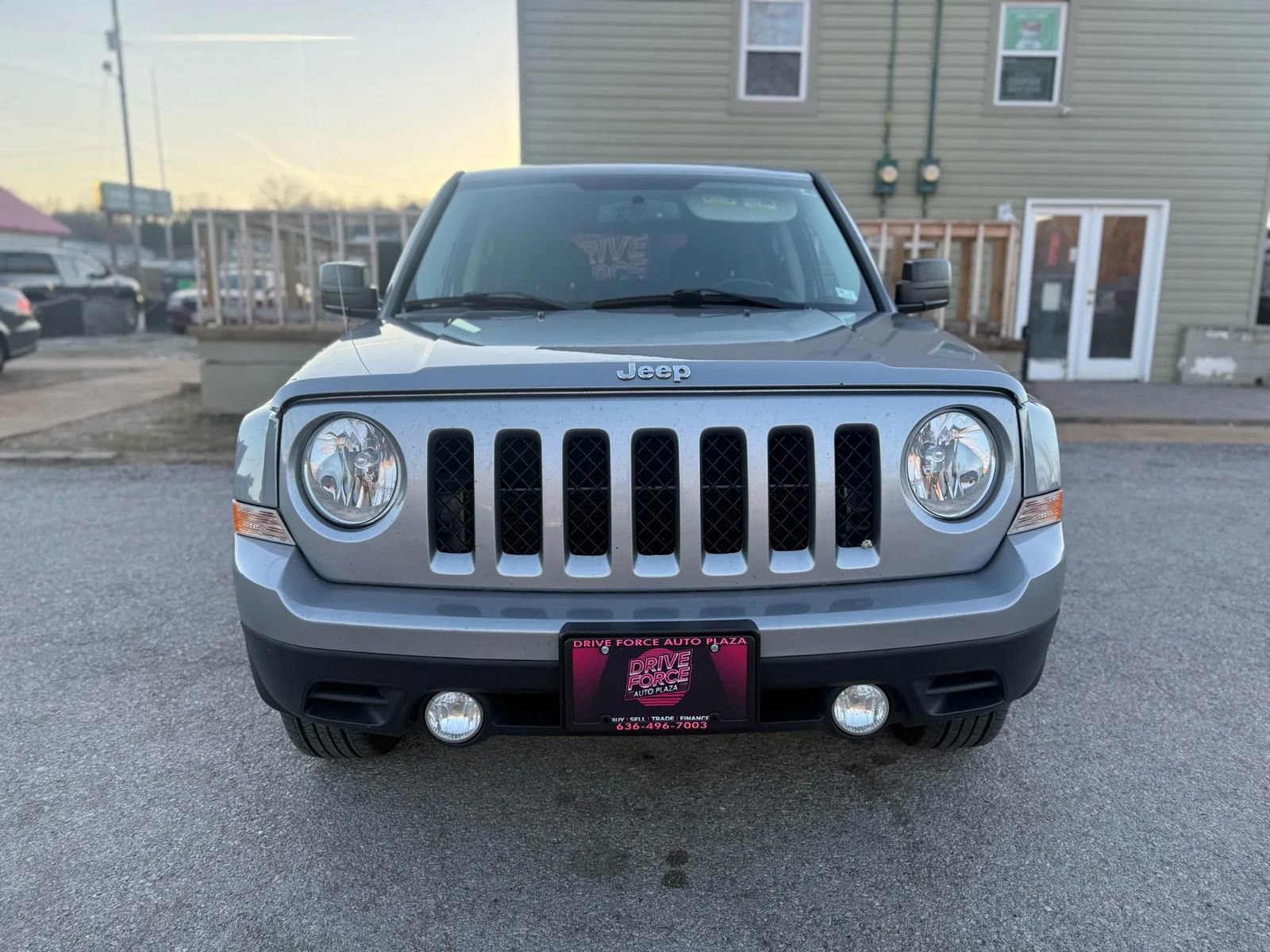 Used 2017 Jeep Patriot Latitude image 2