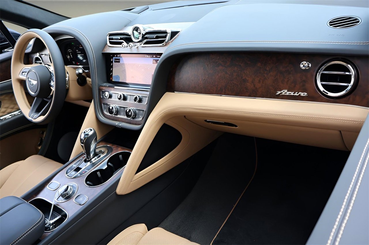 New 2025 Bentley Bentayga image 2